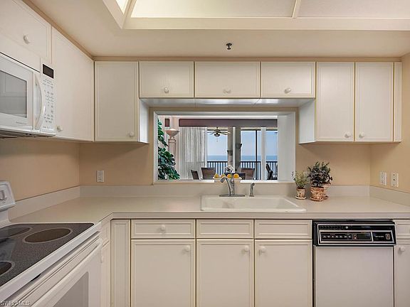 5th image of 4651 Gulf Shore Blvd N