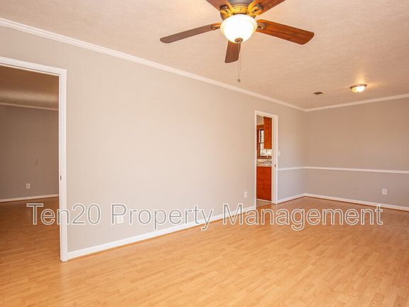 5th image of 2642 White Chapel Dr