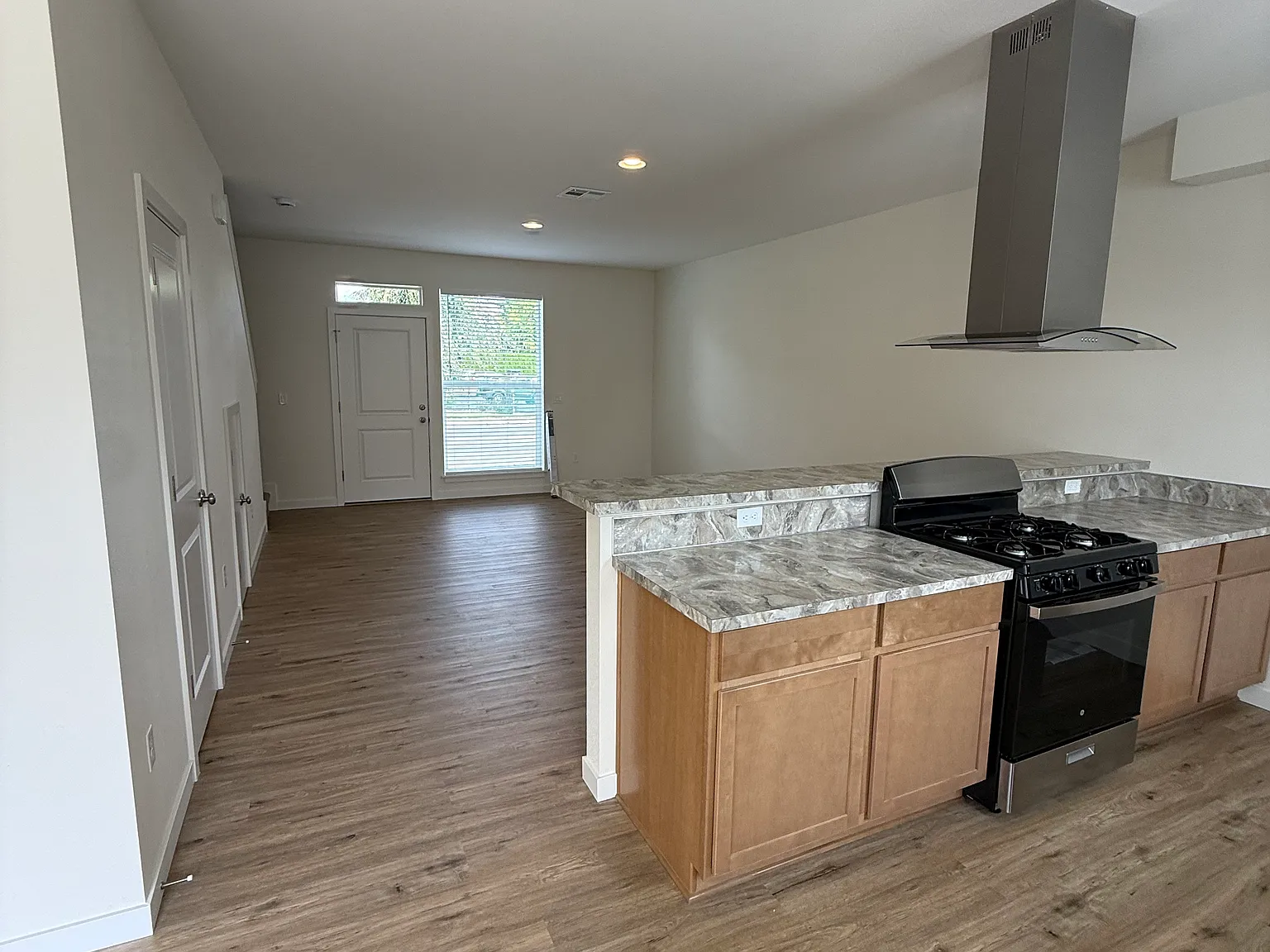 2 bed, 2.5 bath, 1240 sqft, $2,250 — Photo 2