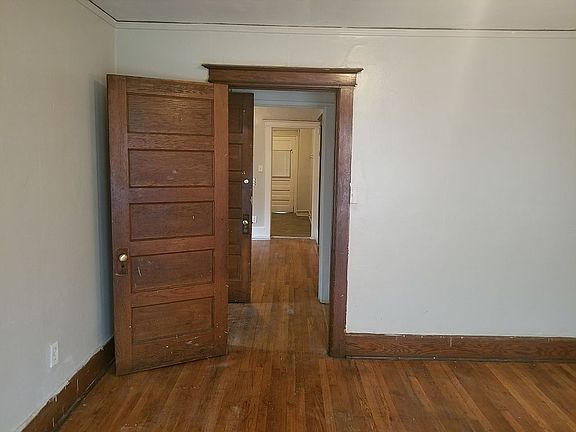 5th image of 127 W Buena Vista St