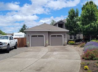 486 Creekside Cir, Central Pt, OR