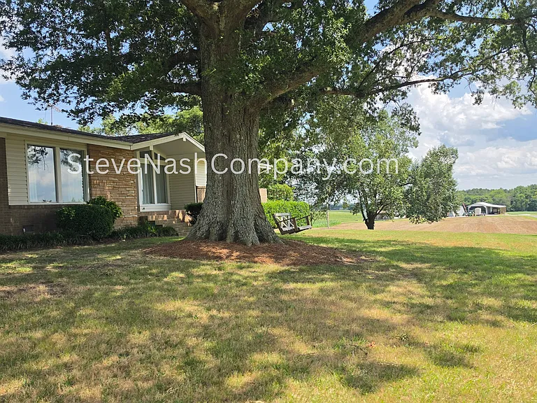 10204 Landsford Rd — Photo 3