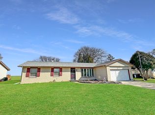 317 Northknoll Dr, Rochelle, IL 61068