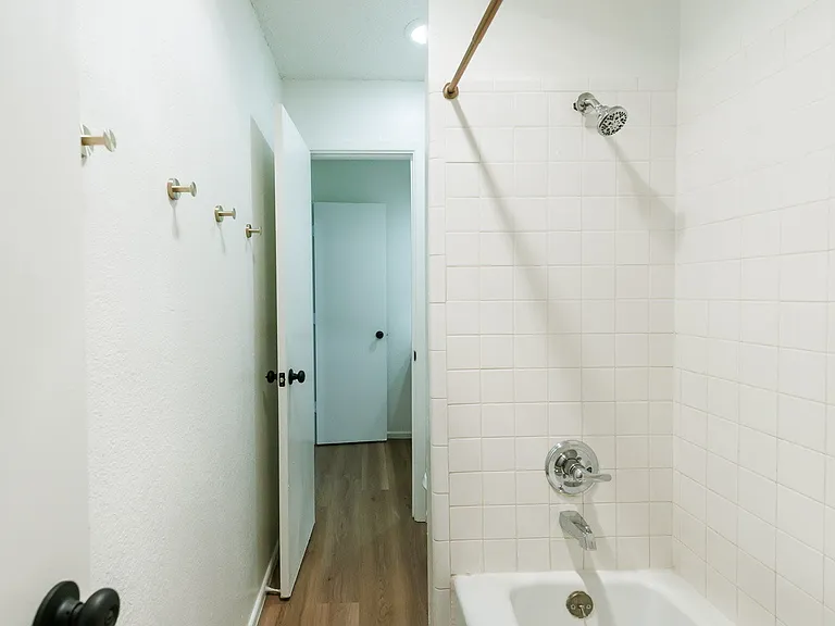 8214 Vernon Ave #B — Photo 20