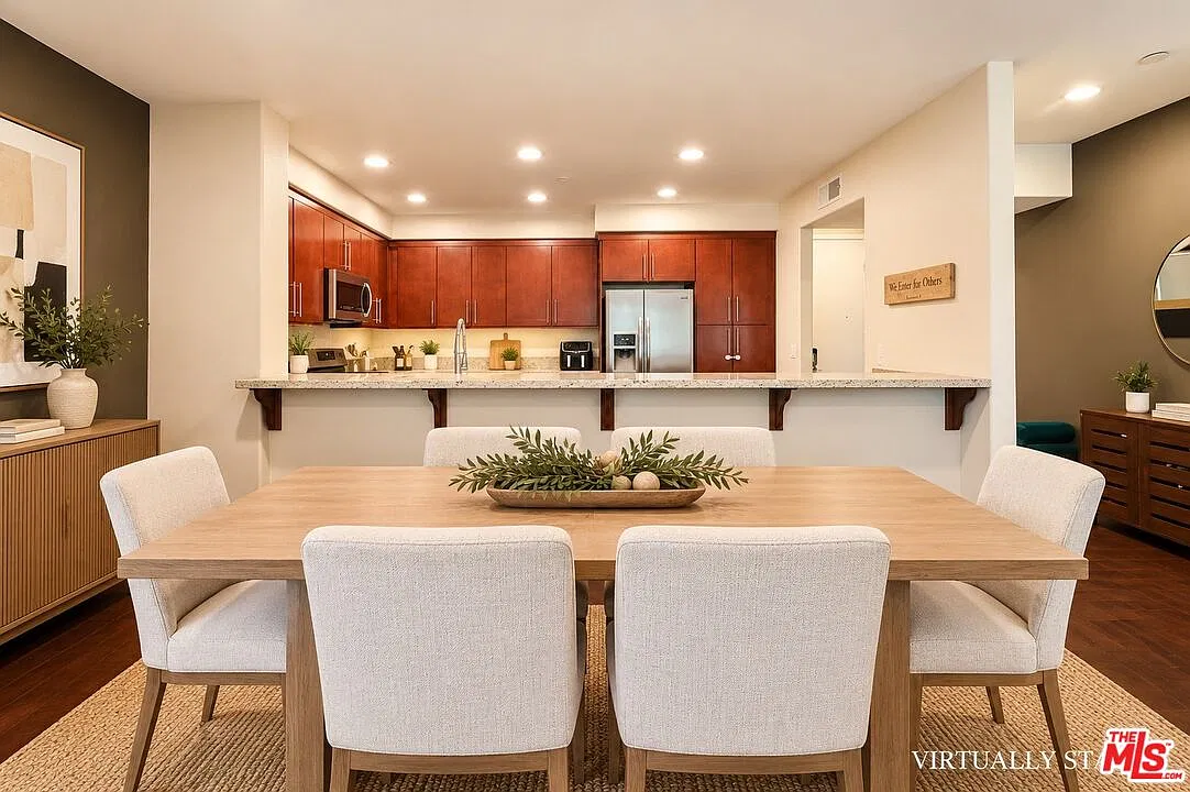 3 bed, 3.0 bath, 1620 sqft, $3,900 — Photo 4