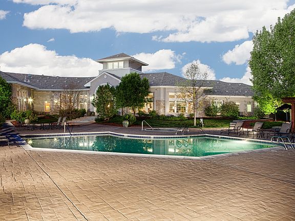 Unit faces year-round, heated pool