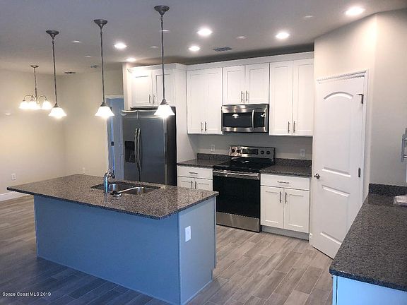 4th image of 1221 Destiny St SE