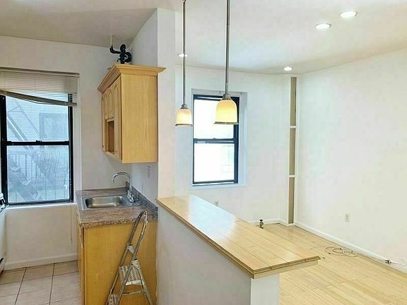 3rd image of 21-15 33rd St #5WW