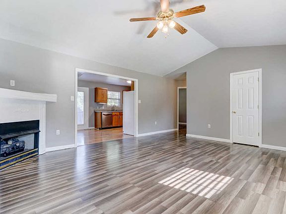 4th image of 4609 Daisy Mae Ln