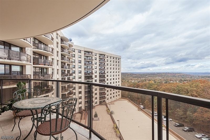 1st image of 2 Claridge Dr, 8FE
