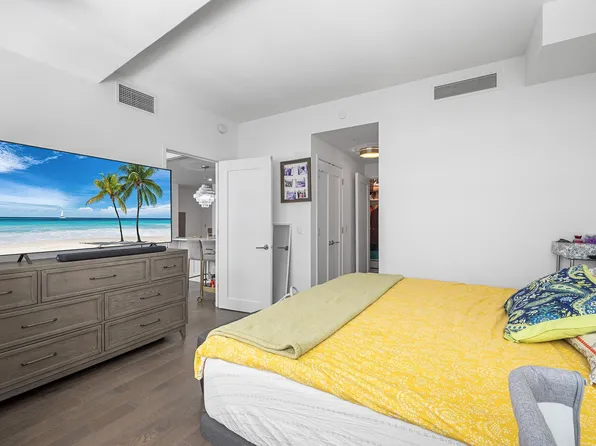 800 Avenue At Port Imperial image 8 of 28