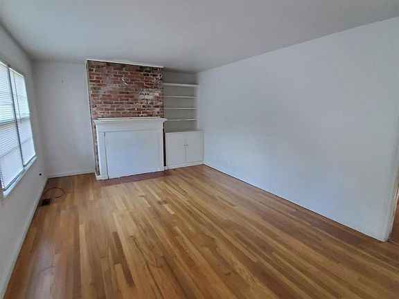 2nd image of 490 Hollyhill Dr