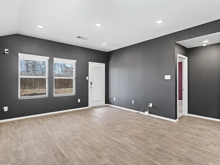 352 Sickle Loop — Photo 17