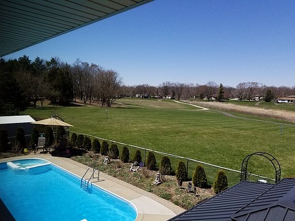 4th image of 874 Pinehurst Ln