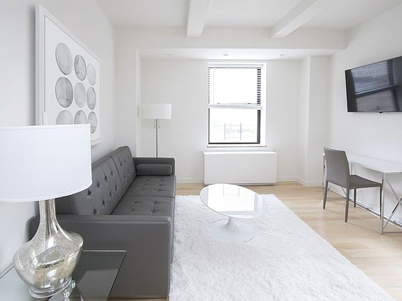 3rd image of 150 W 51st St APT 819
