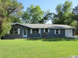521 E Martindale St, Seguin, TX 78155