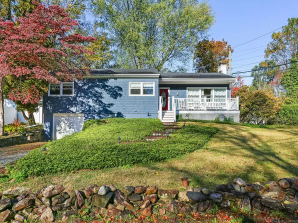 2 Drumlin Road, Westport, CT 06880