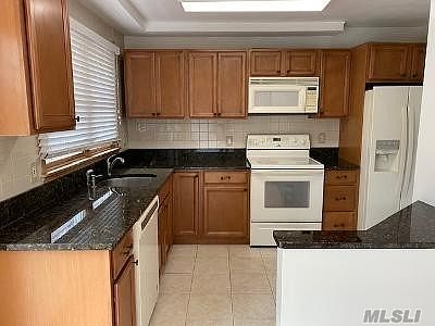 4th image of 84 Lakewood Ave
