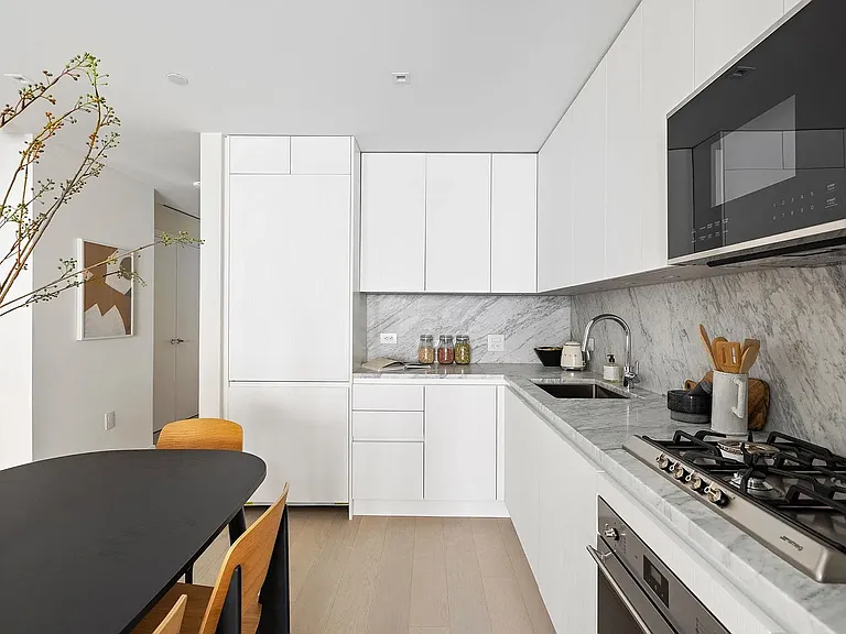 144 1st St #6G — Photo 1
