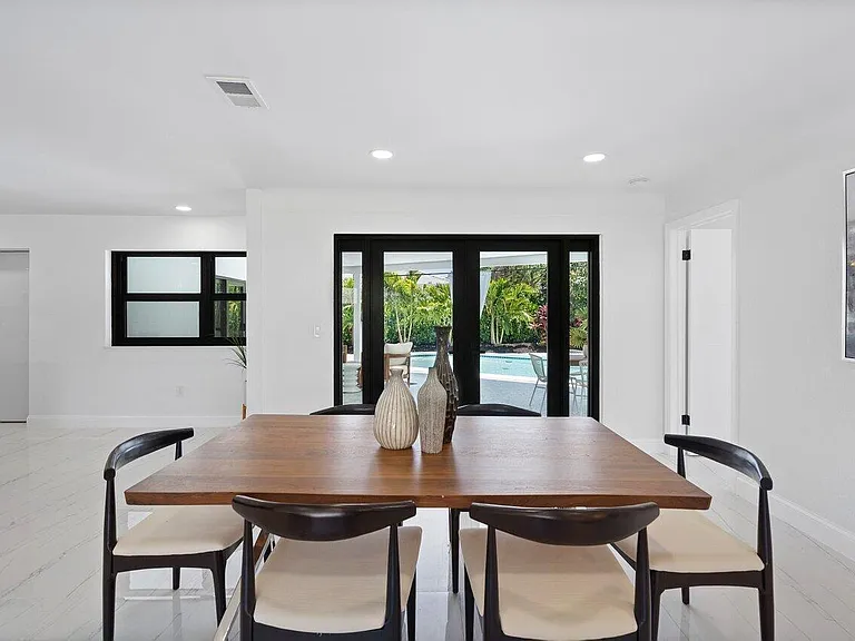 1200 SW 8th St — Photo 8