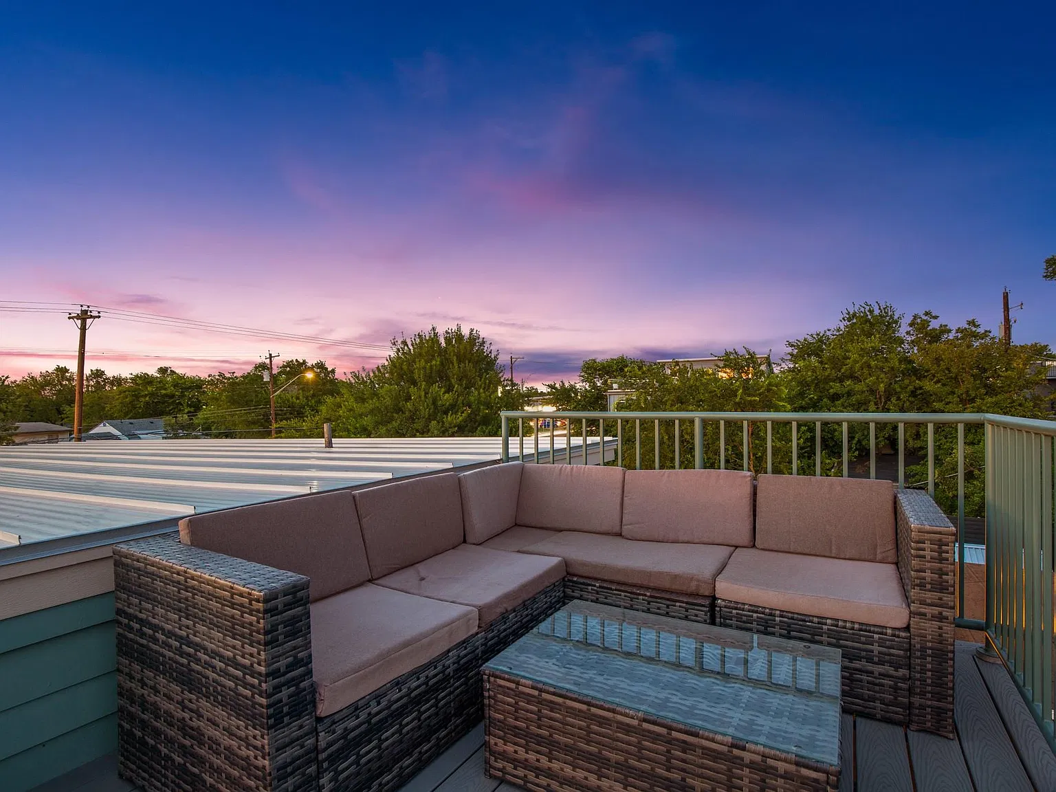 3 bed, 2.5 bath, 2390 sqft, $4,800 — Photo 3