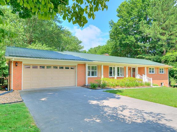 3rd image of 305 Apperson Dr