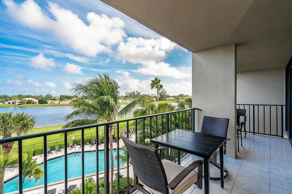 1 bed, 1.0 bath, 725 sqft, $2,100 — Photo 1