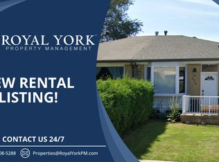 224 Rosedale Dr #2, Whitby, ON L1N 1Z3