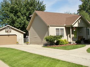 496 Howard Dr, Monroe, MI 48161