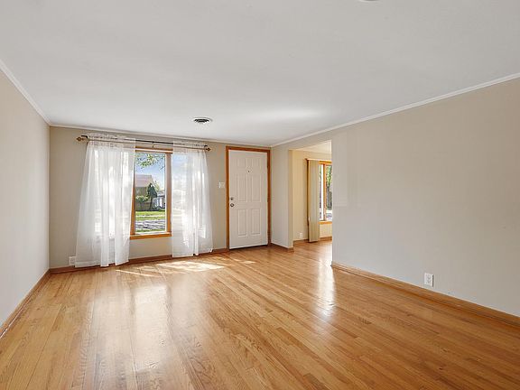 2nd image of 143 Dorsetshire Dr