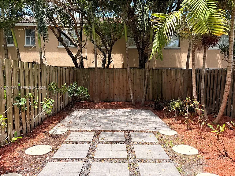 1328 SE 26th Ter — Photo 12