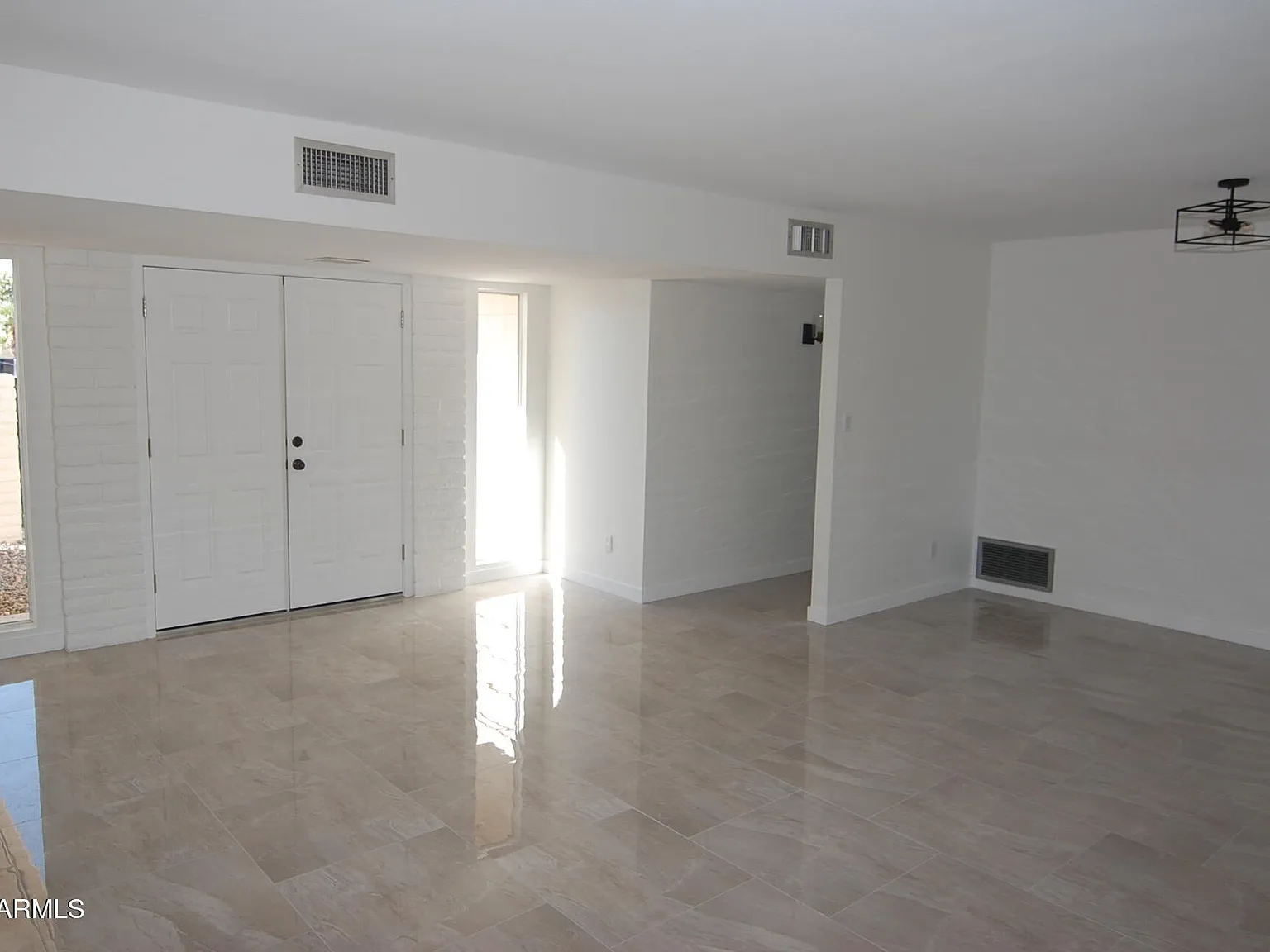 4 bed, 2.0 bath, 2127 sqft, $4,250 — Photo 3