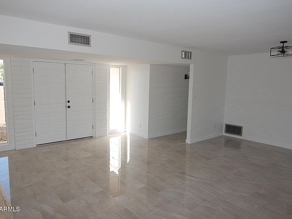 3rd image of 8619 E Via Del Palacio