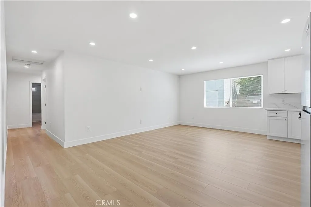 3 bed, 1180 sqft, $4,500 — Photo 3