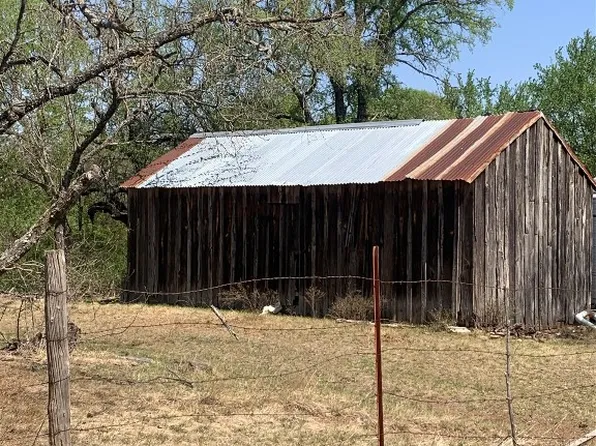 692 County Road 384, Carlton, TX 76436