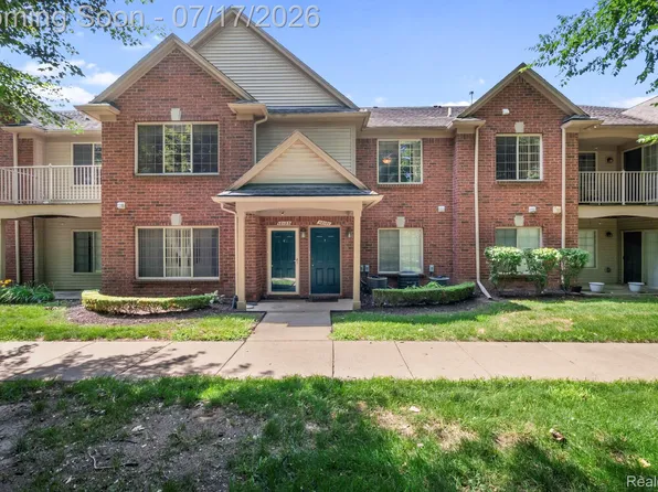 12121 Hidden View Ct, Utica, MI 48315