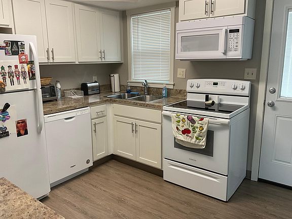 3rd image of 202 N 11th St