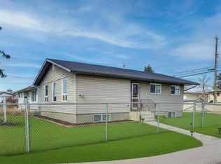1004 E Penrith Cres SE, Calgary, AB T2A2H7
