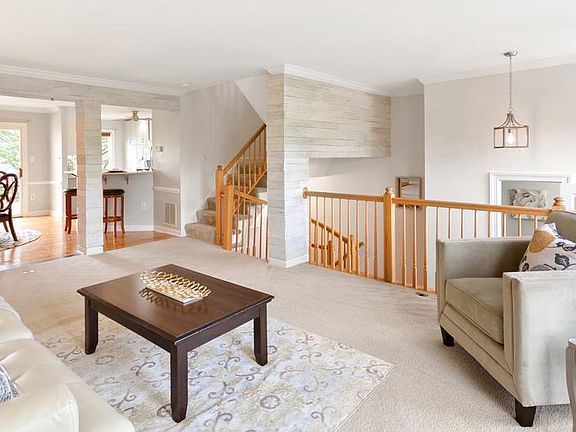 5th image of 6064 Barn Hill Ct