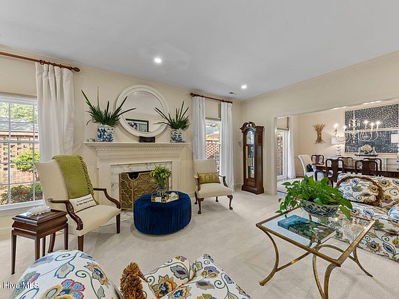 4th image of 35 Courtney Place