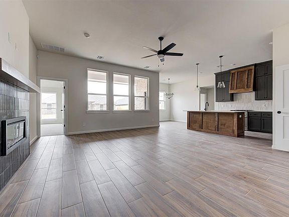 4th image of 626 Honey Springs Ln