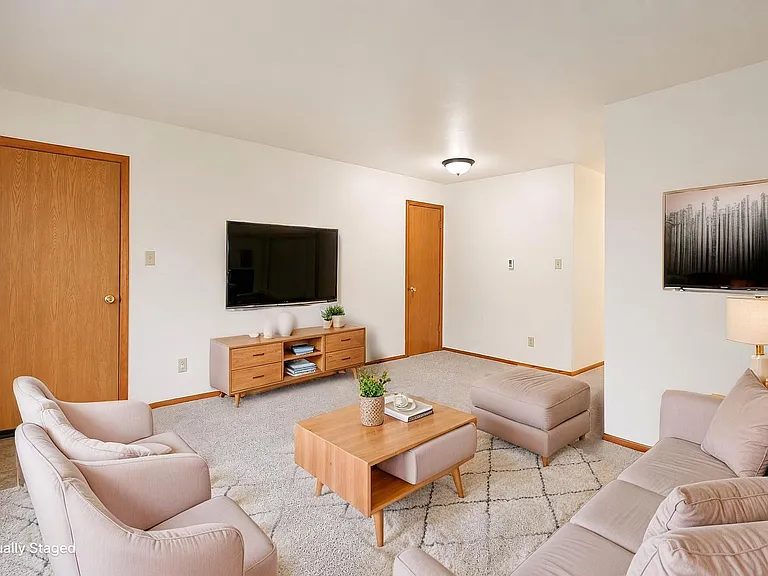 322 Maple Dr #2 — Photo 5