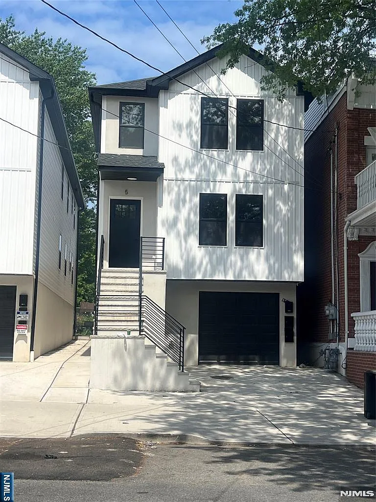 3 bed, 2.0 bath, $2,800 — Photo 1