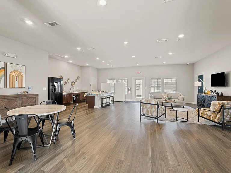 Agave East Apartments — Photo 14