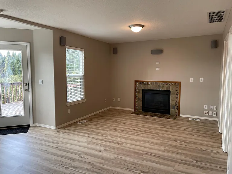 23349 SW Pine St — Photo 2