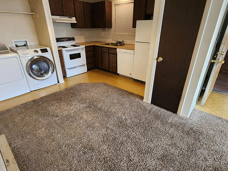1734 Azalea Dr #4 — Photo 2