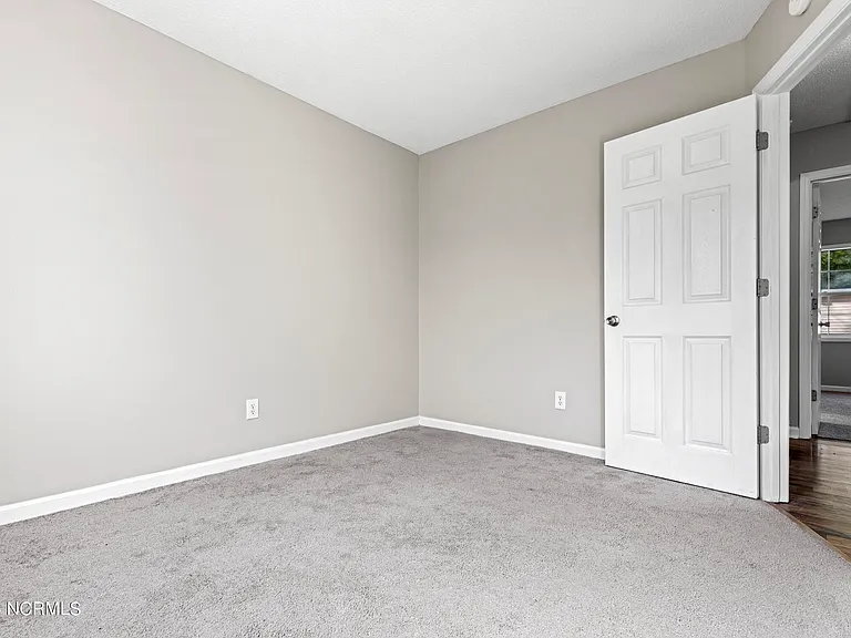 305 Foxridge Ln — Photo 24