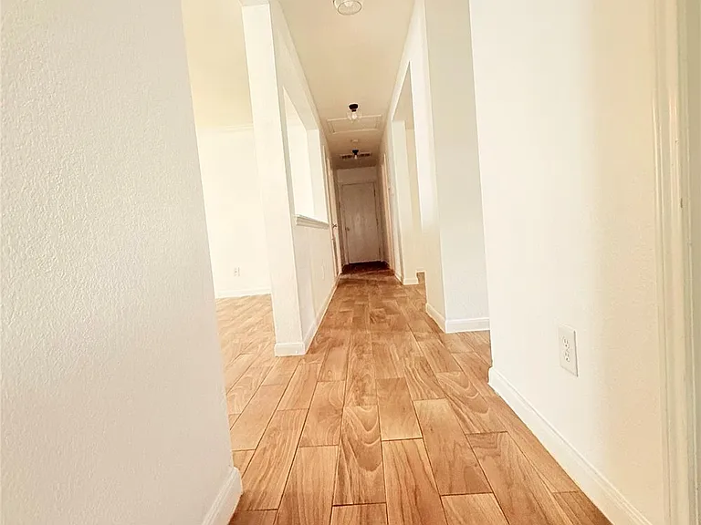 2918 Beacon Grove St — Photo 3