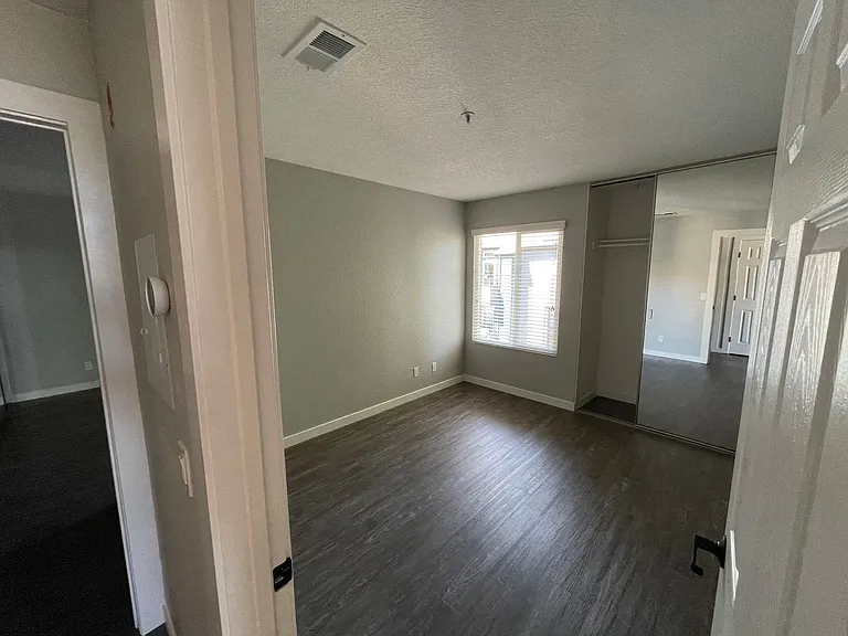 River House Apartments — Photo 61