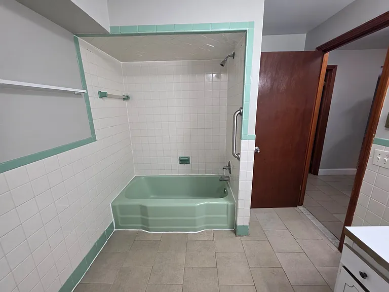 148 Bradford Ave #7B — Photo 4